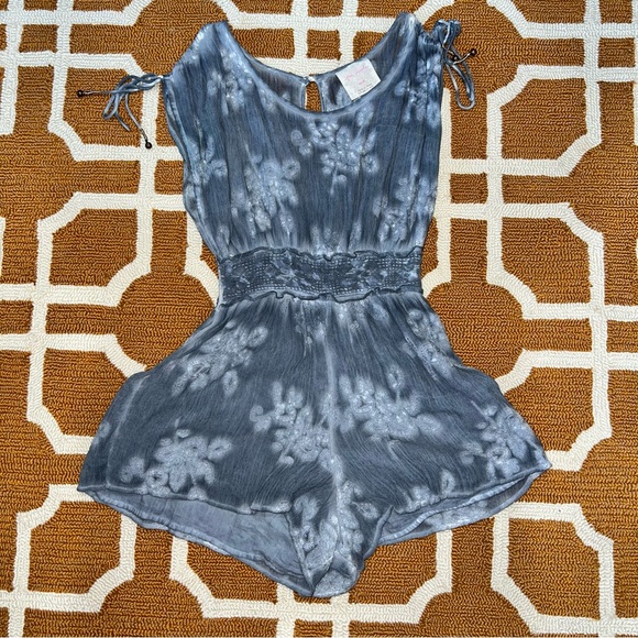 Free People Julia Tie Dye Cold Shoulder Embroidered Shorts Blue Romper XS EUC - Picture 2 of 14